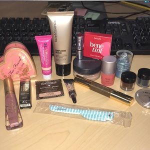 17 Piece Beauty & Makeup Bundle